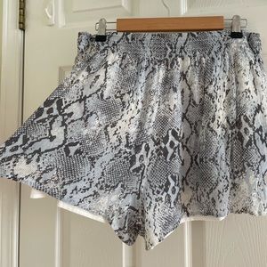 Gentle Fawn Snake Short